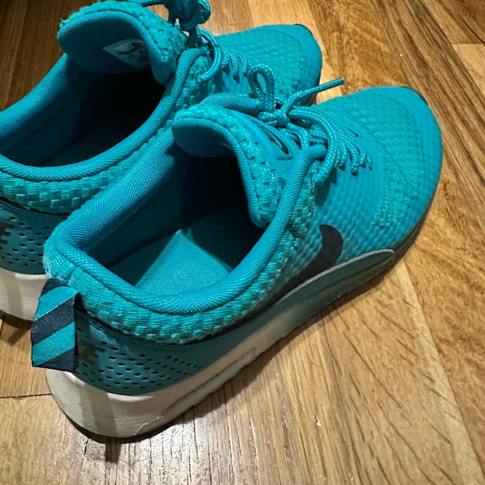 Nike Teal and Black Athletic Shoes